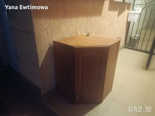 Продавам запазени кухненски шкафове в цвят орех. Подходящи за кухня, вила или обзавеждане на апартам, снимка 2 - Шкафове - 54487450