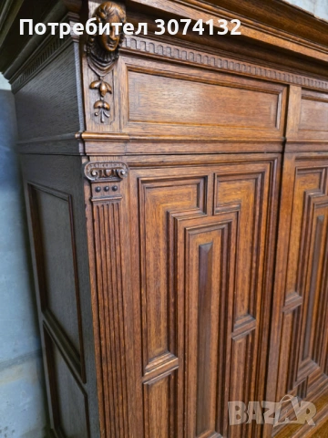 Шкаф в Готически стил с дърворезба , снимка 3 - Шкафове - 54236018