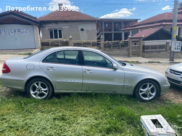 Mercedes E240 (2005) – Автомат, снимка 4 - Автомобили и джипове - 54592627