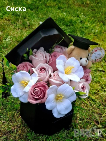 Сапунени цветя от пластичен сапун в кутия с шапка и чекмедже👨‍🎓
, снимка 6 - Подаръци за жени - 54558747