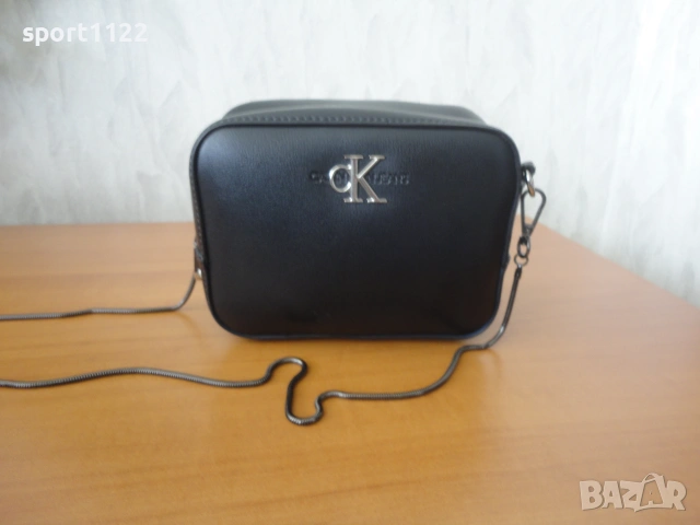 Calvin Klein/оригинална чантичка, снимка 5 - Чанти - 54961353