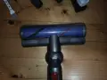 Отлична прахосмукачка Dyson V10 с добра оригинална батерия и аксесоари, снимка 3