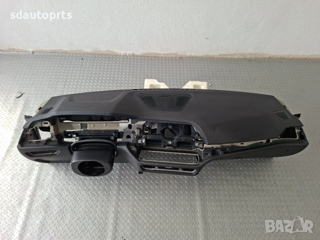 НОВО Оригинално Табло BMW G20 G21 G22 G23 G26 G42 G80 M3 M4 Черно Син Шев без HUD