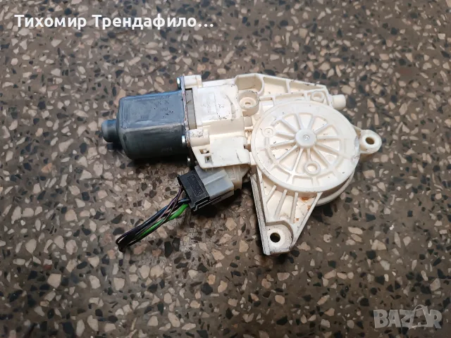 Заден ляв мотор стъклоповдигач Mercedes W204 A2048200542 , 0130822505 , 0 130 822 505, снимка 3 - Части - 55455353