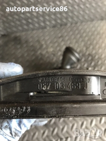 Капак на клапаните за Audi A8 4.2 TDI (2007-2010) 057103482D 057103469J, снимка 2 - Части - 54671045