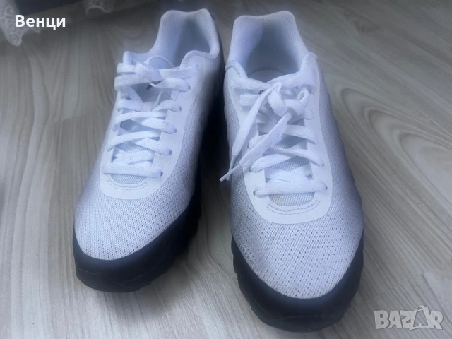 Nike Air Max Invigor, снимка 2 - Спортни обувки - 54904488