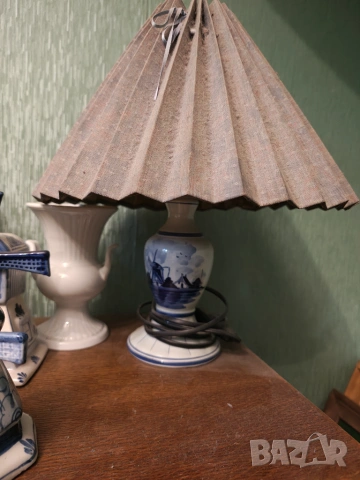 Delft страхотна нощна лампа.