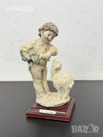 Порцеланова фигура  Capodimonte. №8033, снимка 2 - Антикварни и старинни предмети - 54012465