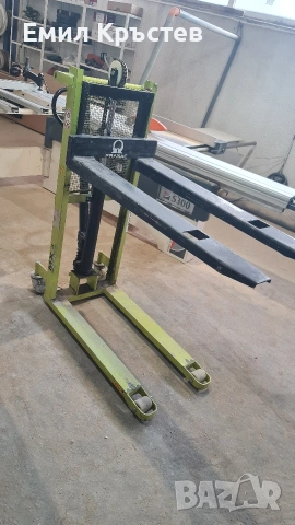 Продавам Хидравличен повдигач Pramac Lifter.