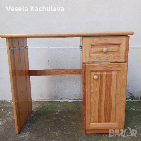 Продавам бюро от чам 