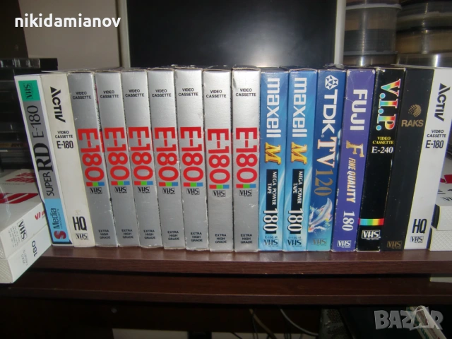 Продавам VHS видеокасети с филми за ръзрастни