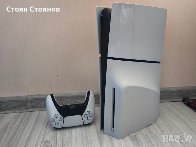 Продавам отличен PS5 Slim (Playstation 5 Slim) + 1 бр. контролер