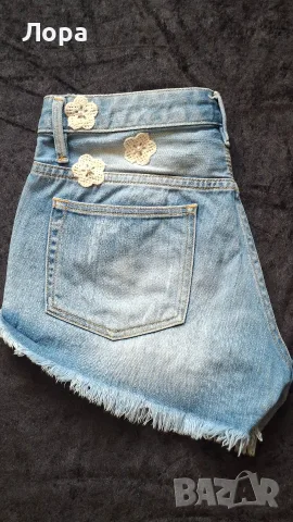 Дамски дънкови панталони GUESS , снимка 4 - Къси панталони и бермуди - 55602856