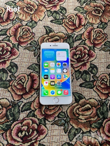 Продавам iPhone 8 
