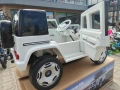 MERCEDES Акумулаторен джип EQG бял, снимка 1
