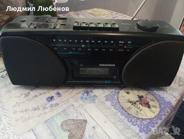 Малък компактен радиокасетофон Grundig , снимка 2 - Радиокасетофони, транзистори - 55068335