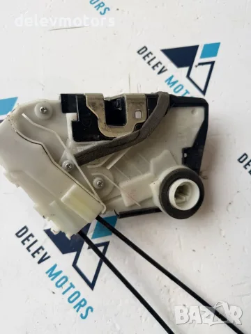 690400D520 предна лява брава от Toyota Yaris P13, 1.0i, 72 ph., 5 sp., engine 1KR-FE, KSP130 2020, снимка 3 - Части - 55573894