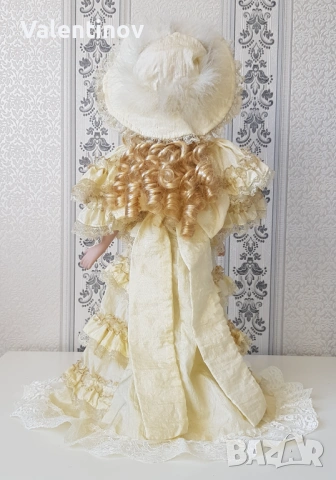 Порцеланова кукла със стойка , снимка 3 - Кукли - 54097307