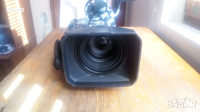 Продавам професионална HD DV камера JVS GY-HD111, снимка 2 - Камери - 54333713