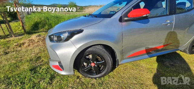 Toyota Yaris Hybrid 1.5 (116 к.с.) – 2022 г. – Реални км – Пълна сервизна история – 10 г. гаранция , снимка 4 - Автомобили и джипове - 54556252