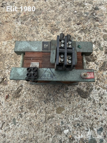 Продавам Трансформатор 220/12V, снимка 1 - Ножове - 52924591