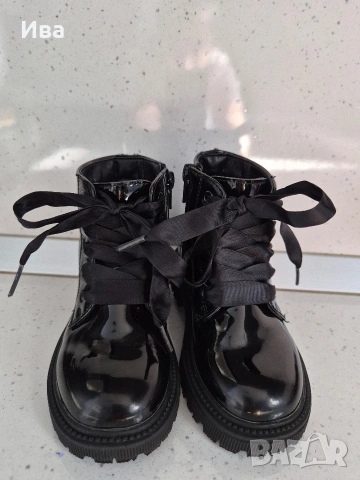 Детски лачени боти H&M 26 номер, снимка 2 - Детски обувки - 54298510