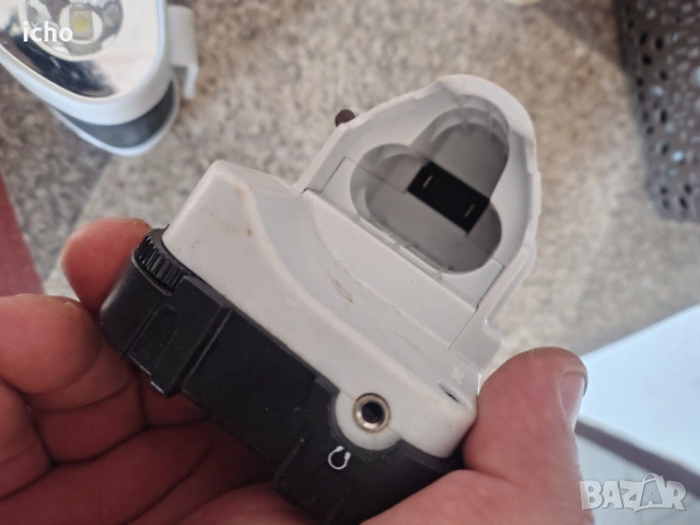 Радио и фенер макита makita 10.8 v, снимка 4 - Други инструменти - 48895047