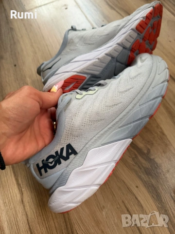 Оригинални маратонки Hoka One One Arahi 6  ! 39 н, снимка 6 - Маратонки - 54724574
