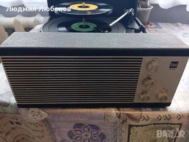 Ретро грамофон Dual P 54 с вграден усилвател и говорител, снимка 2 - Грамофони - 55416477