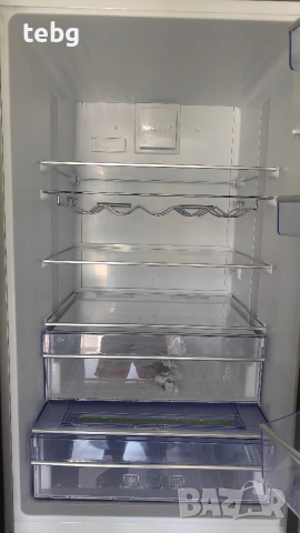 Хладилник с фризер Beko RCNA-365 E30 ZX, снимка 4 - Хладилници - 55284358