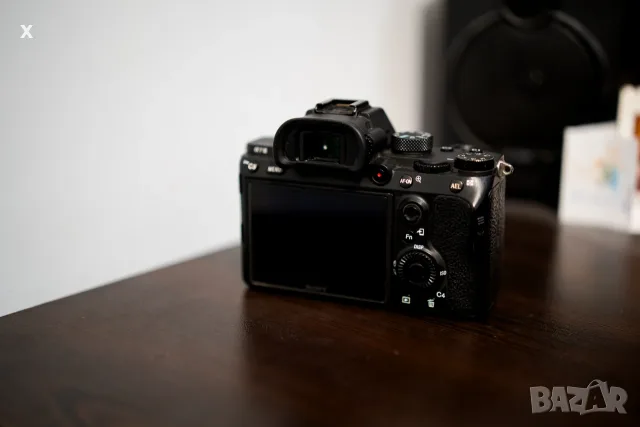 Фотоапарат Sony A7 III, снимка 2 - Фотоапарати - 55547785