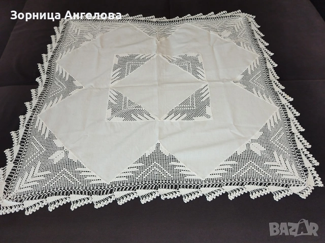 Винтидж покривка с ръчно плетена дантела – 84 × 84 см