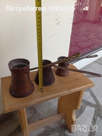 Три стари медни джезвета 