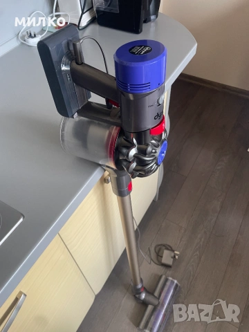 Акумулаторна прахосмукачка DYSON V-8, снимка 3 - Прахосмукачки - 55035693