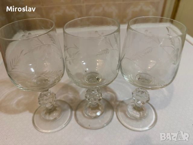 3 броя винтидж чаши на столче , снимка 3 - Чаши - 54459169