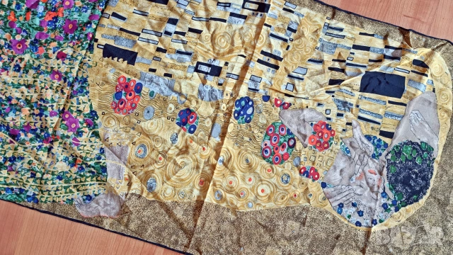 Шал Густав Климт Целувката, снимка 4 - Шалове - 55013443