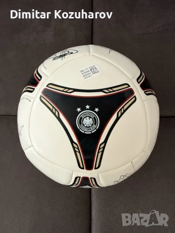 Футболна топка Adidas Tango Euro 2012 с автографи от германския национален отбор, снимка 3 - Футбол - 54414114