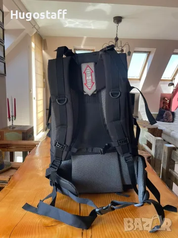 Туристическа раница голям обем Lowe Alpine Walkabout ND60 в черно и сиво, снимка 3 - Раници - 55450505