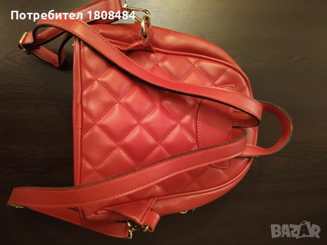 Дамска чанта Guess в червен цвят, не е използвана в идеално състояние, снимка 3 - Чанти - 54456313