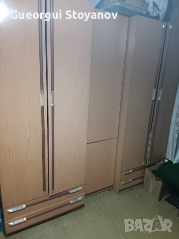 Трикрилен гардероб(три отделни модула)2бр.205/80/58 и по средата 205/52/45.