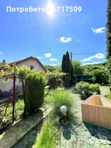 Продавам къща с двор