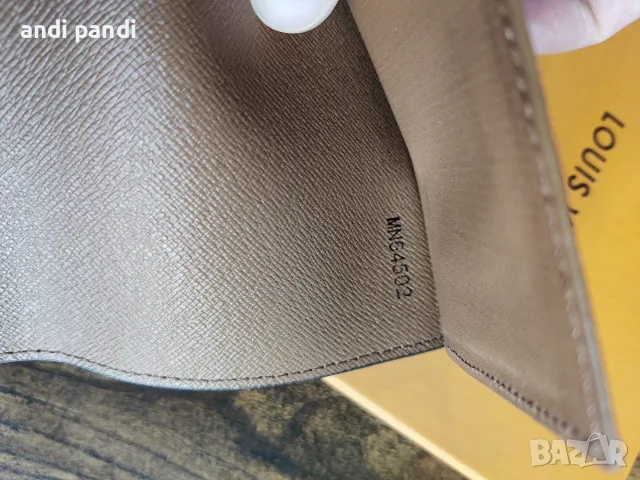 дамски портмонета/калъфи за паспорт Louis Vuitton , снимка 4 - Портфейли, портмонета - 55498593