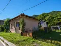 Курорта Рибарица!До река и път!Продавам Масивна жилищна сграда с голям двор , снимка 1