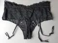 LoveHoney Lingerie XL черни дантелени полупрашки с отворено дъно, снимка 1