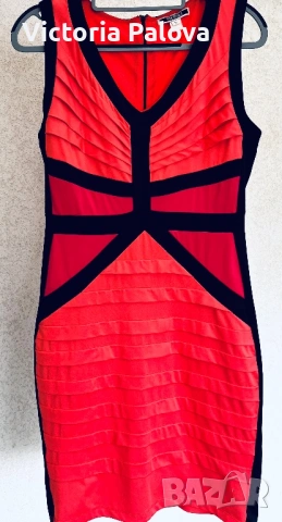 Спортно-елегантна коралова рокля с контрастни панели – NIKIBIKI, размер L