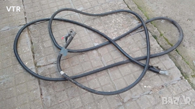 Плюсов кабел за автомобили над 4 метра.