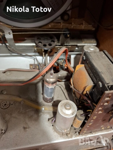 Продава се дървено радио  Saba  . , снимка 7 - Антикварни и старинни предмети - 54033899