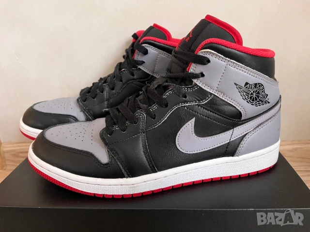 Оригинални Nike Air Jordan 1 mid в размер 42, снимка 4 - Спортни обувки - 54169487