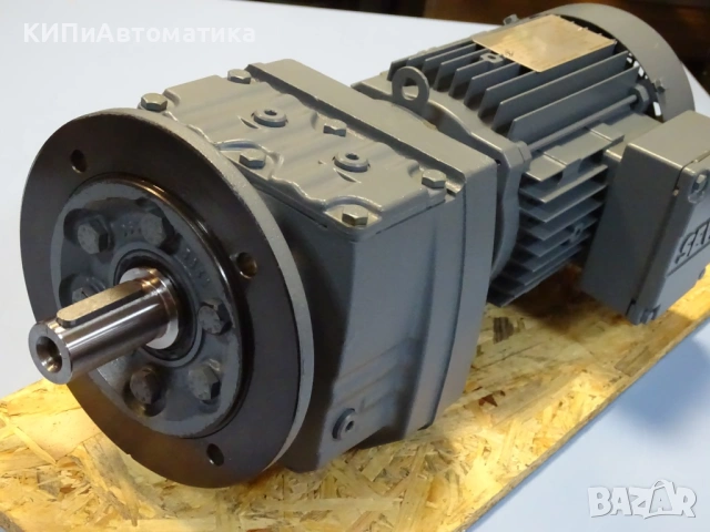 мотор редуктор SEW-EURODRIVE RF37DT80N4 Helical Gear Box Motor 0.75kW, снимка 4 - Резервни части за машини - 54580071