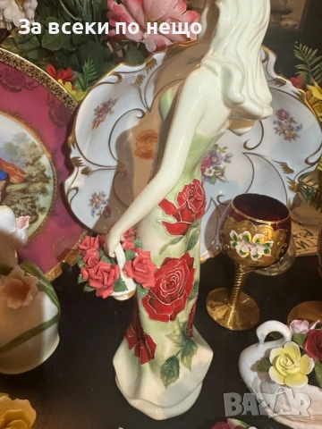 Old Tupton Ware England  Circa 1997 “ Царицата на розите” Код P2122, снимка 2 - Декорация за дома - 54159163